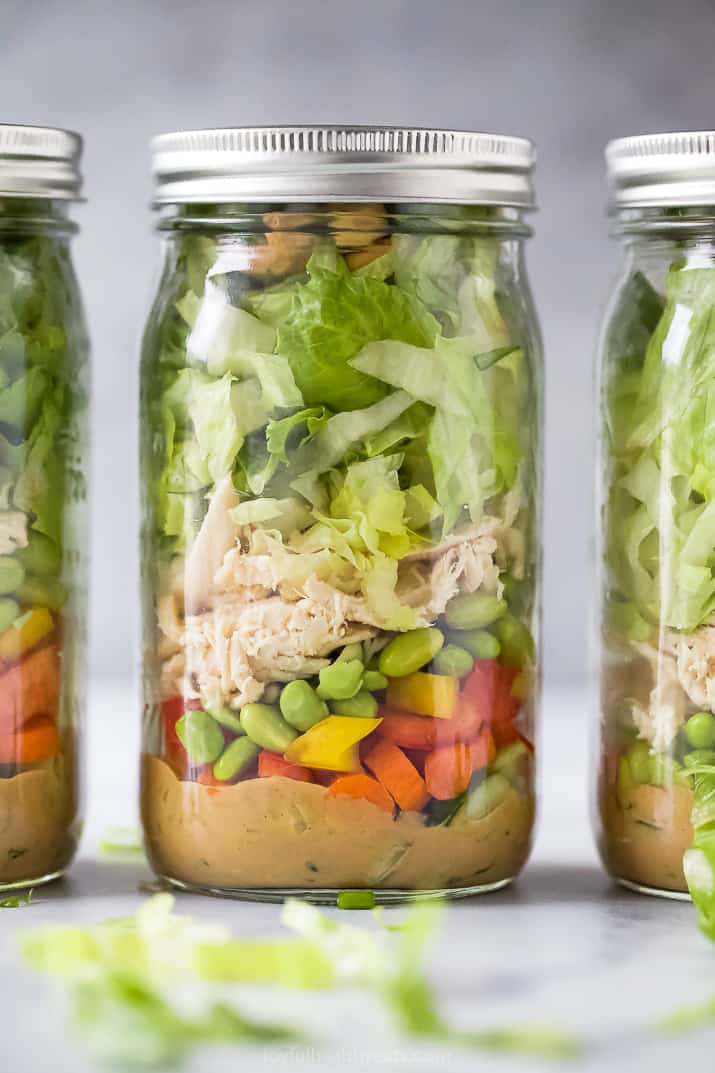 close up of thai chicken mason jar salad with spicy peanut dressing