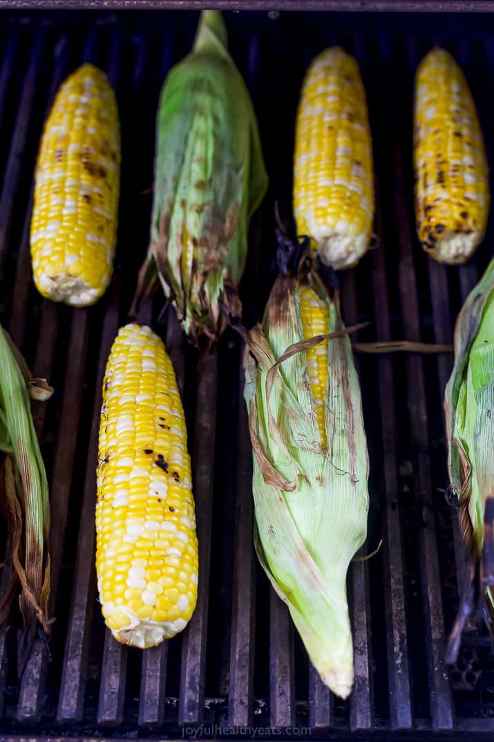 corn on the cob with and without husks on the grill