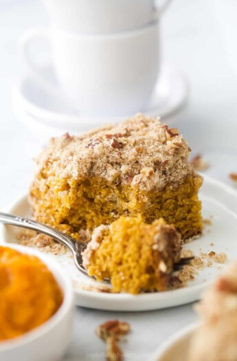 fork holding pumpkin spice coffee cake