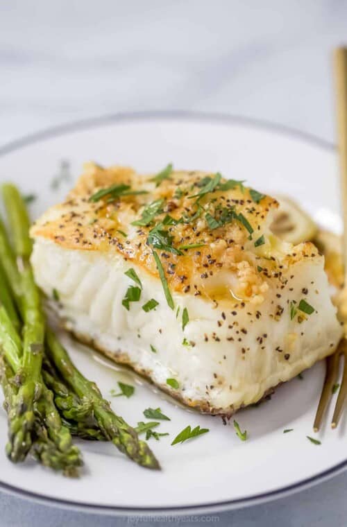 Seared sea bass with asparagus on the side