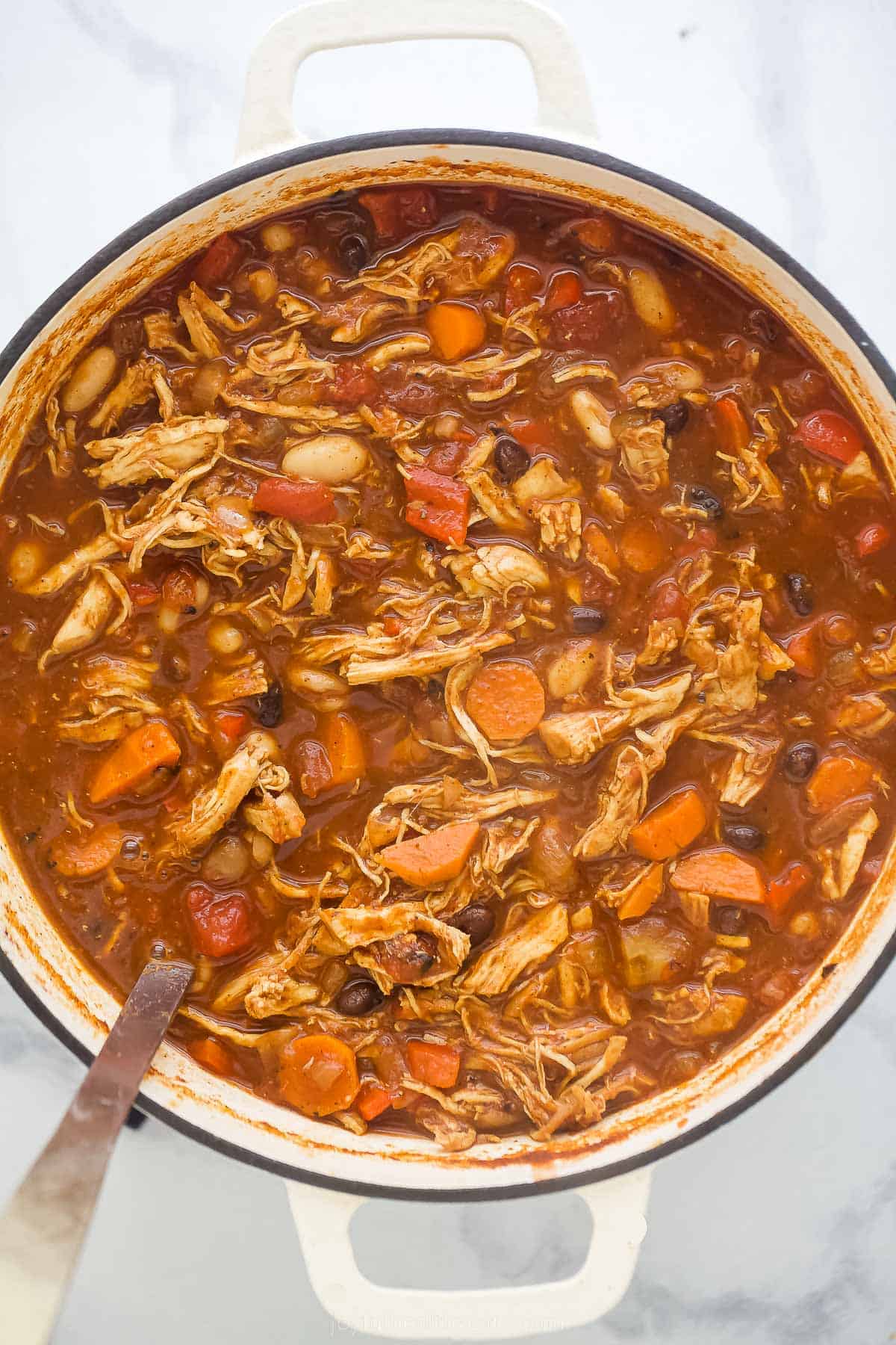 smoky chicken chili with beans and vegetables