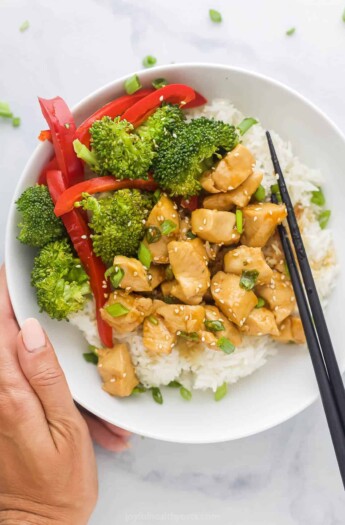 teriyaki chicken bowl with broccoli and red peppers