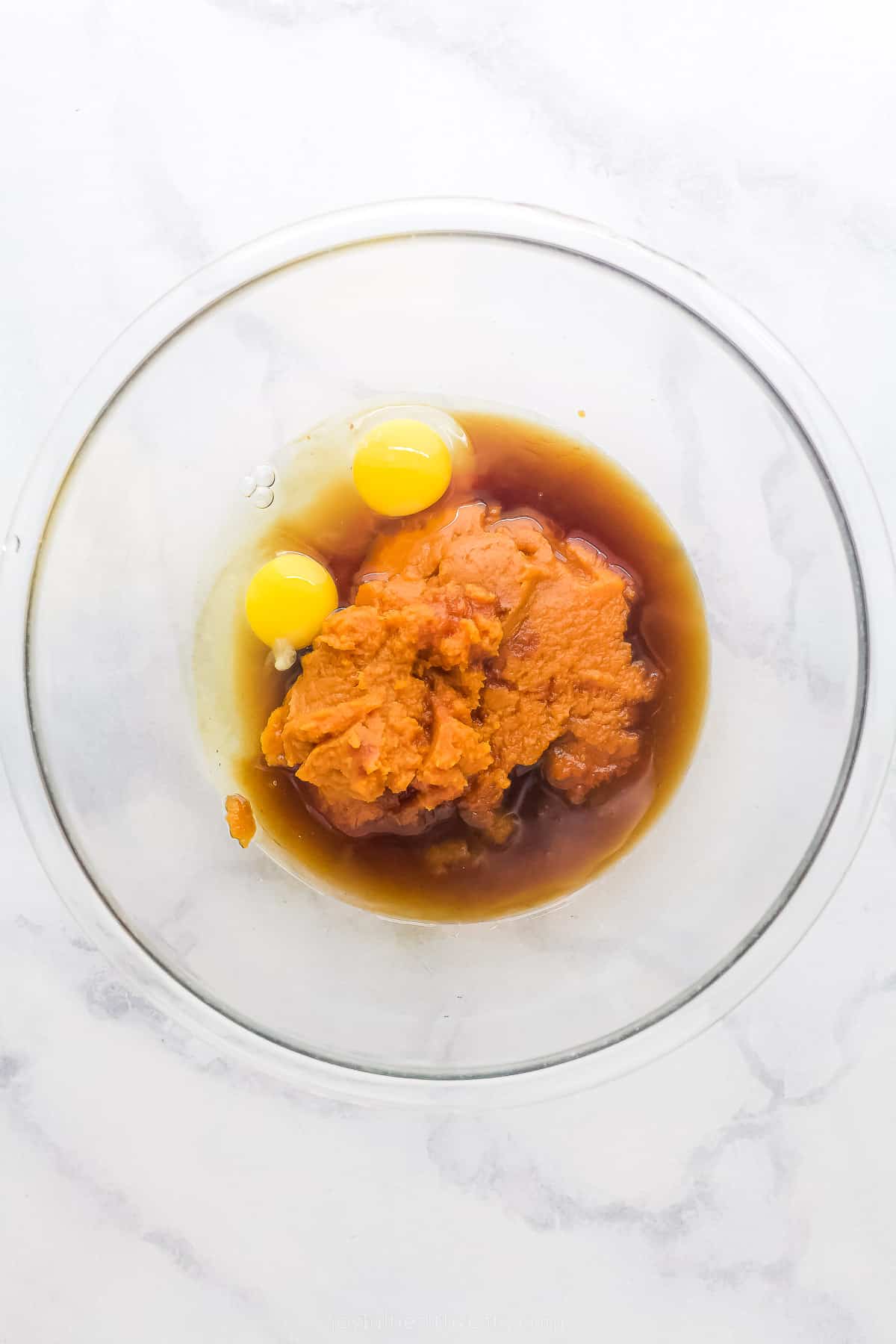 wet ingredients for pumpkin muffins in a bowl