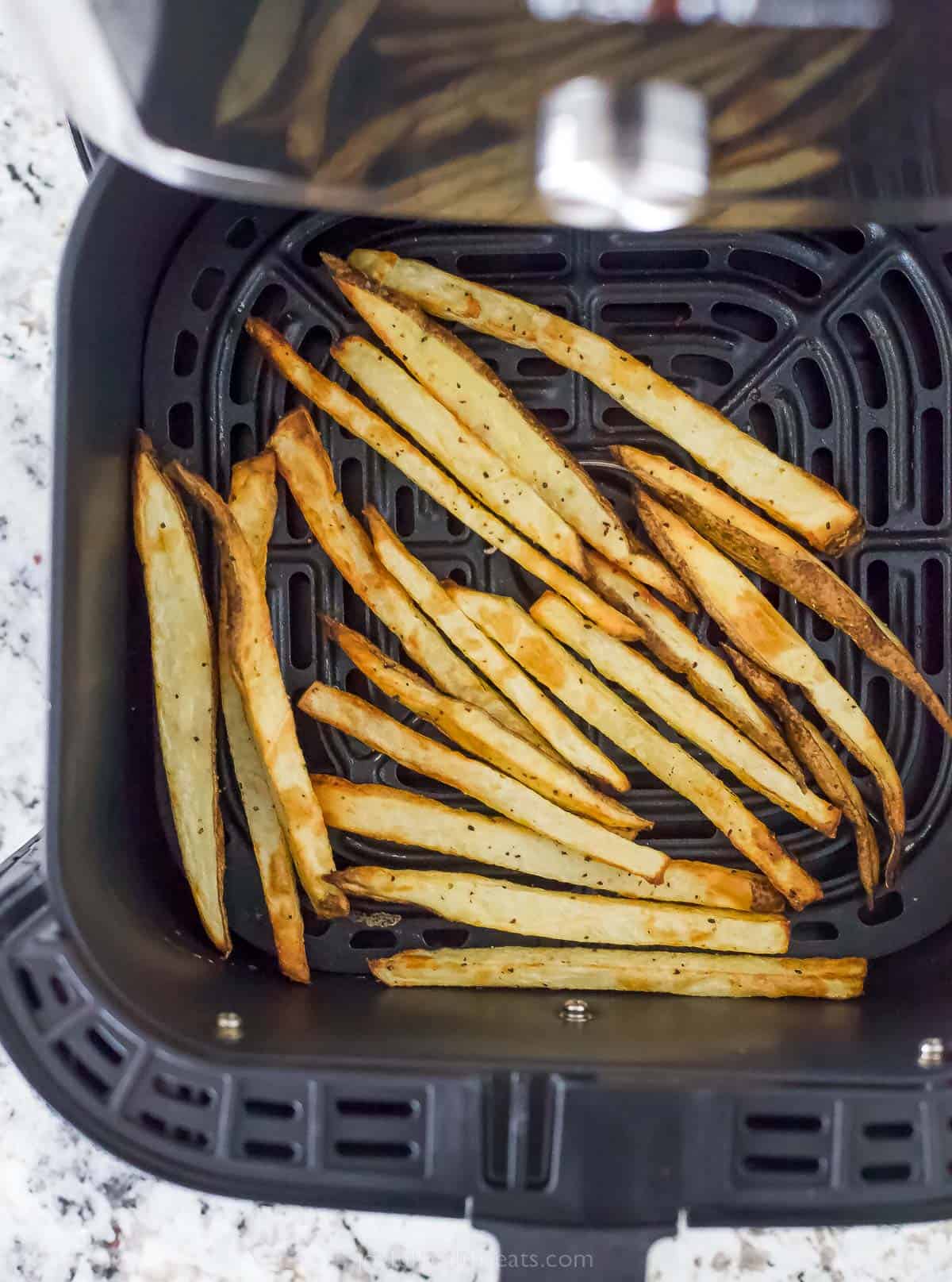 Cooked fries in the air fryer. 